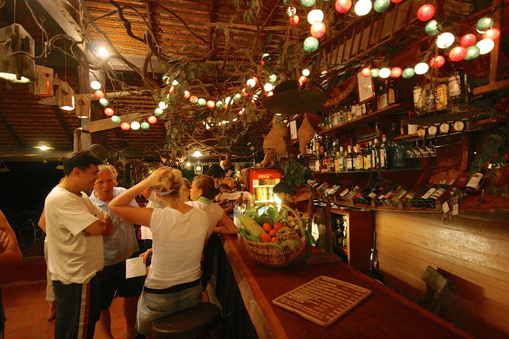 Hotel Bar