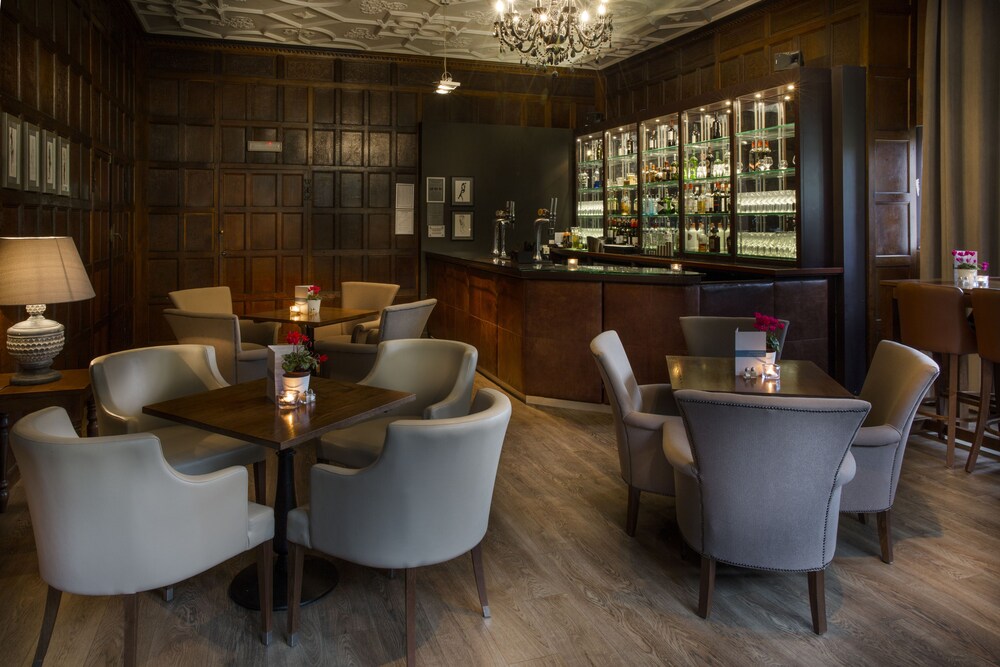 Hotel Bar