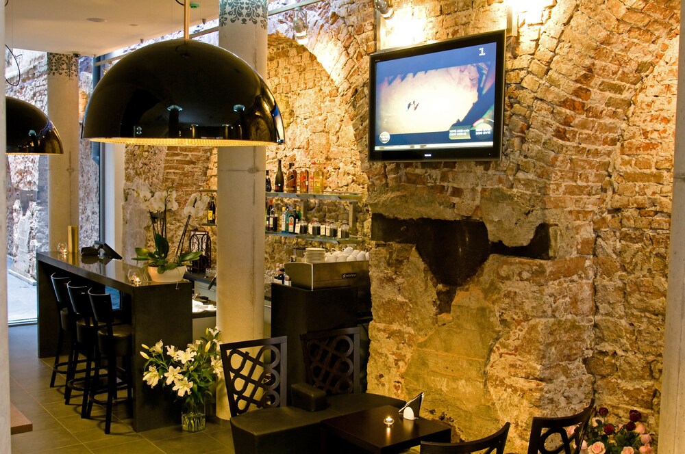 Hotel Lounge