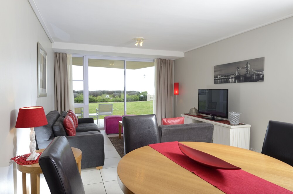 Deluxe Apartment, 2 Bedrooms - Guestroom