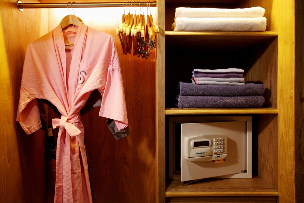 Pool Suite West (Sunset) Ocean View, Free MiniBar&Snacks, Adults Only - In-Room Amenity