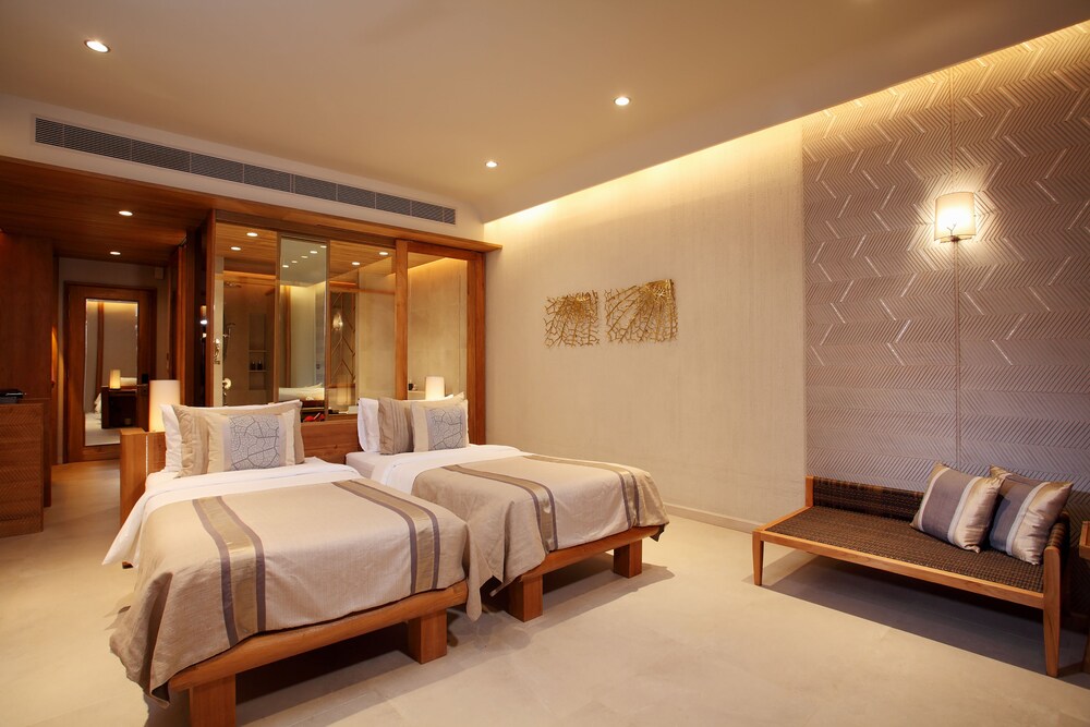 Pool Suite West (Sunset) Ocean View, Free MiniBar&Snacks, Adults Only - Guestroom