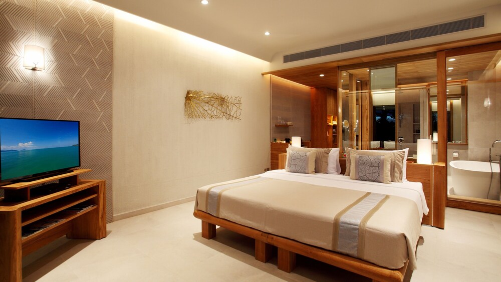 Pool Suite West (Sunset) Ocean View, Free MiniBar&Snacks, Adults Only - Guestroom