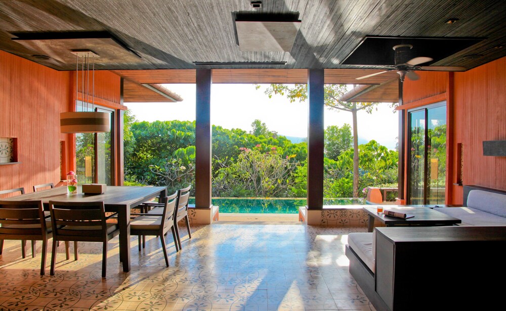 Two bedroom Family Suite Garden View - In-Room Dining