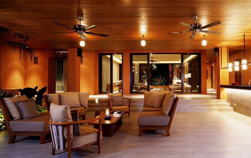 4BR Residence Villa, Free MiniBar&Snacks - Living Area