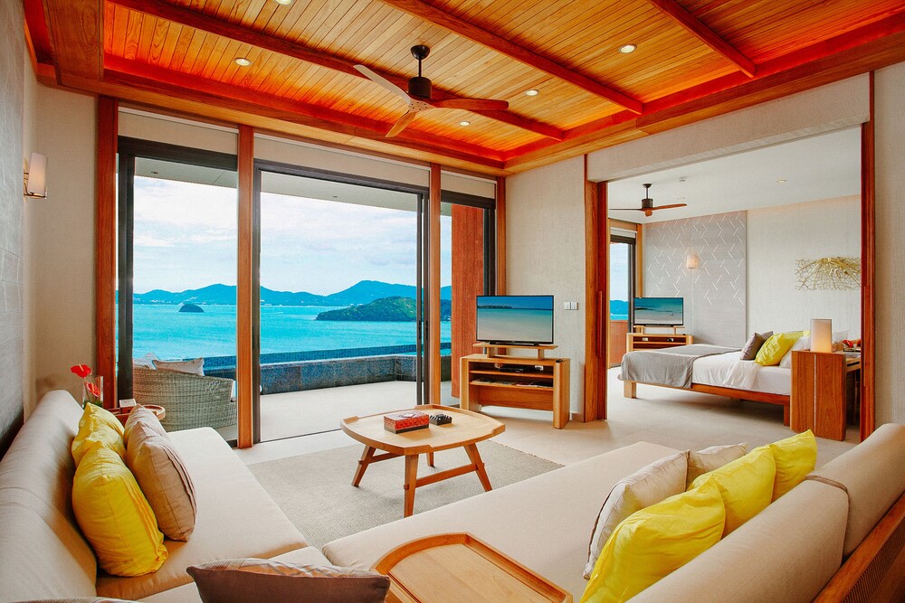 1BR Penthouse Ocean View, Free MiniBar&Snacks - Living Room