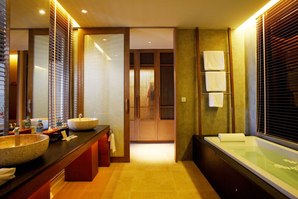 Pool Suite Ocean View, Free MiniBar&Snacks, Adults Only - Bathroom