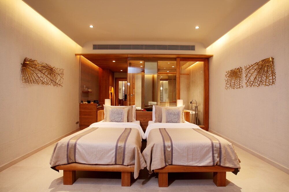 Pool Suite West (Sunset) Ocean View, Free MiniBar&Snacks, Adults Only - Guestroom