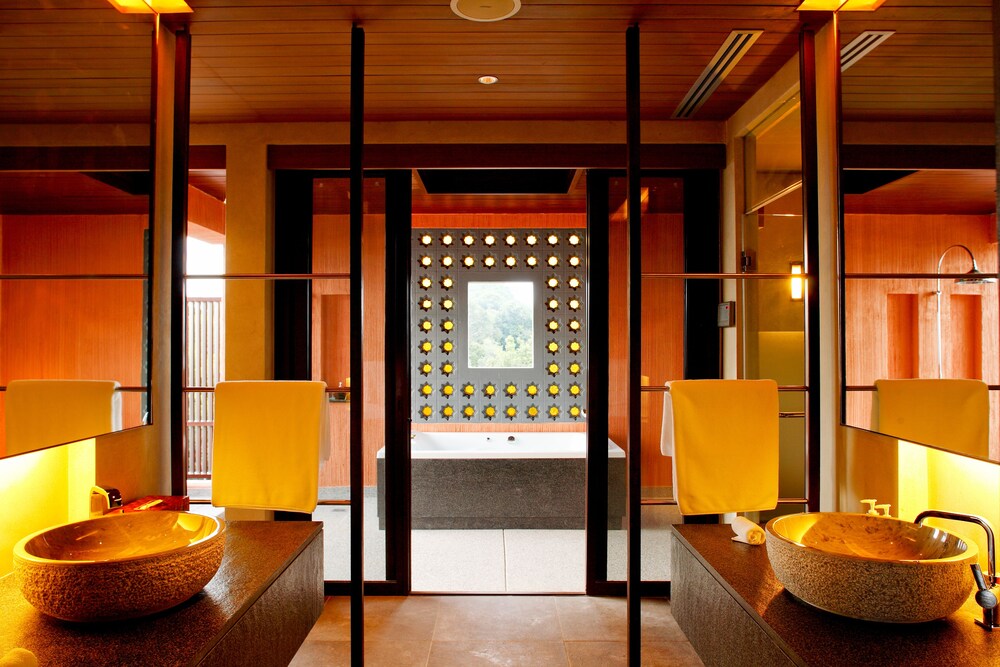 2BR Luxury Pool Villa Ocean View, Free MiniBar&Snacks - Bathroom