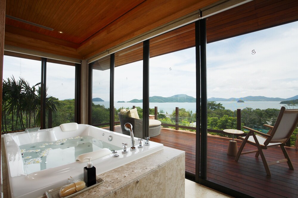 4BR Residence Villa, Free MiniBar&Snacks - Bathroom Sink