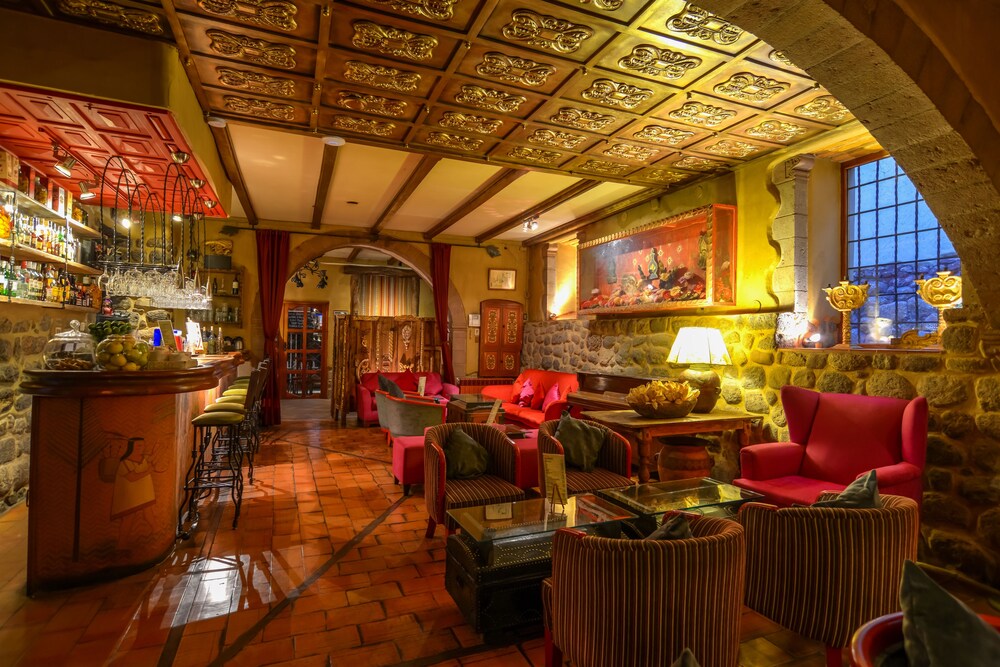Hotel Bar