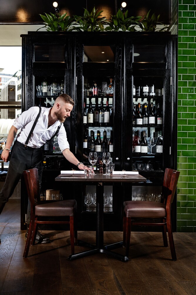 Hotel Bar