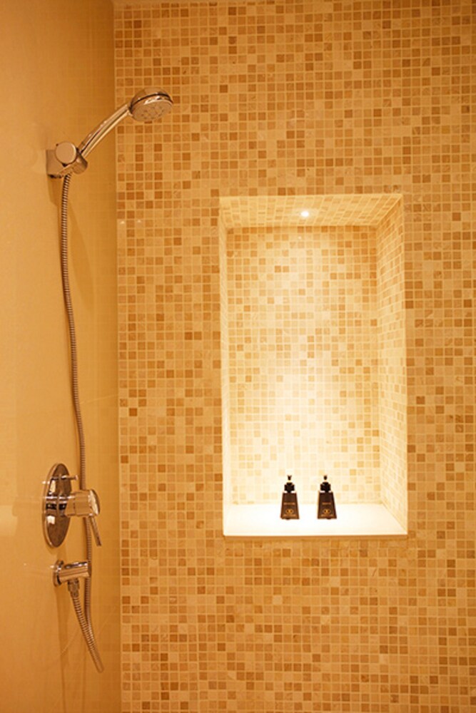 Bathroom, Phuket Graceland Resort And Spa