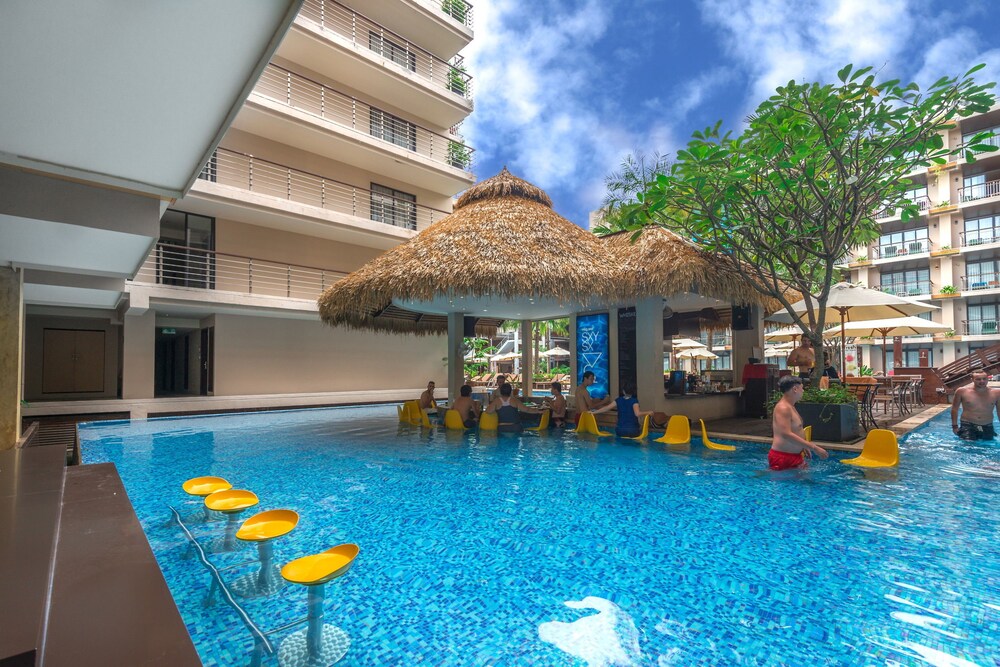 Poolside Bar