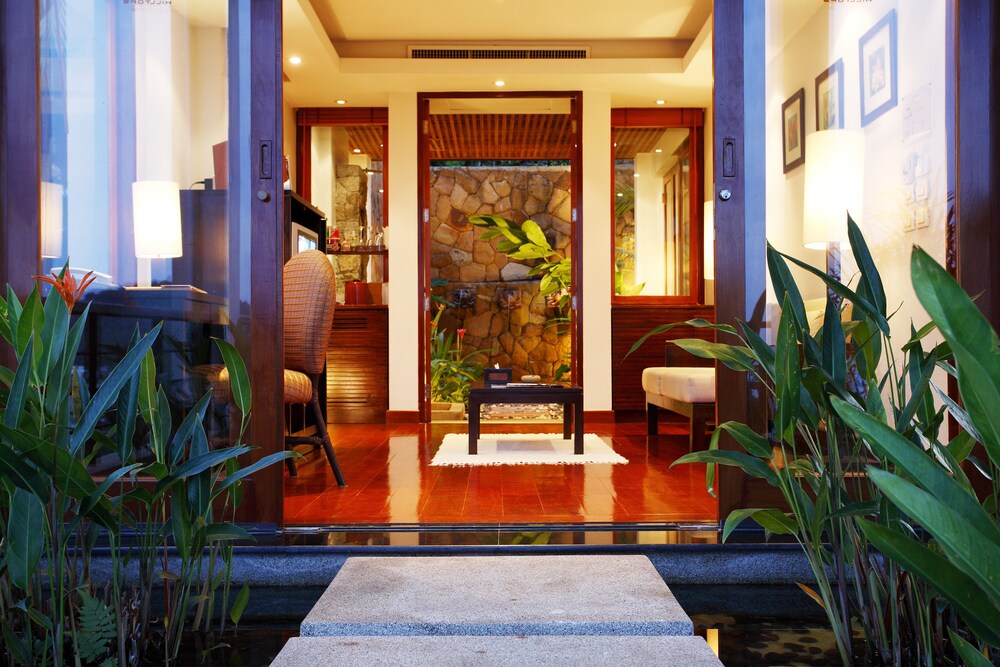 Courtyard Suite - Located 1/3 up the hill from the public road, Garden View - Guestroom
