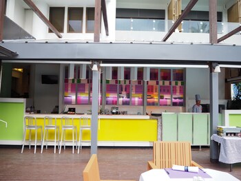 Poolside Bar