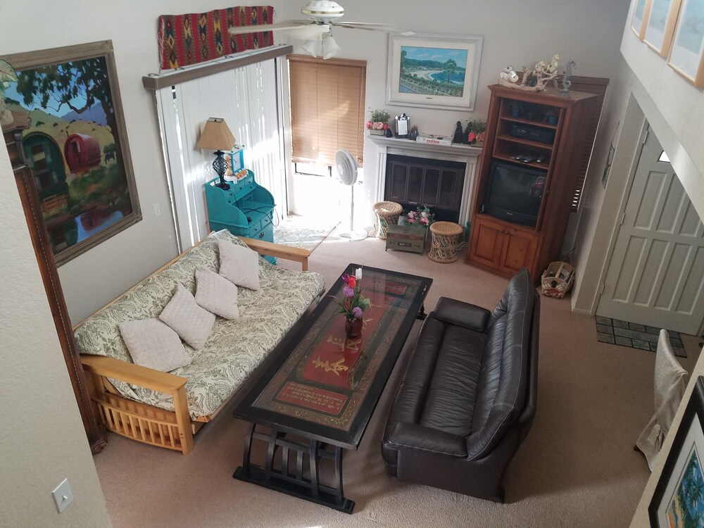Sea Breeze Townhouse ($150.00 Cleaning Fee, Per Stay) - Living Room