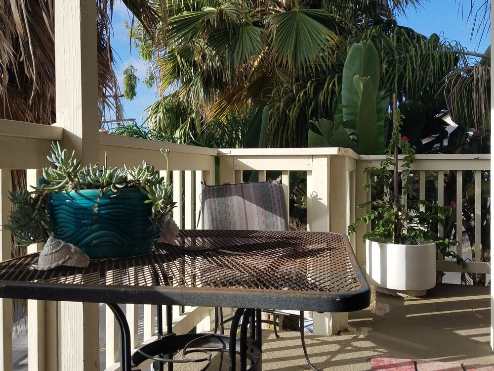 Sea Breeze Townhouse ($150.00 Cleaning Fee, Per Stay) - Terrace/Patio
