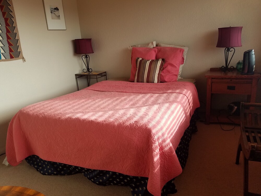 Sea Breeze Townhouse ($150.00 Cleaning Fee, Per Stay) - Guestroom
