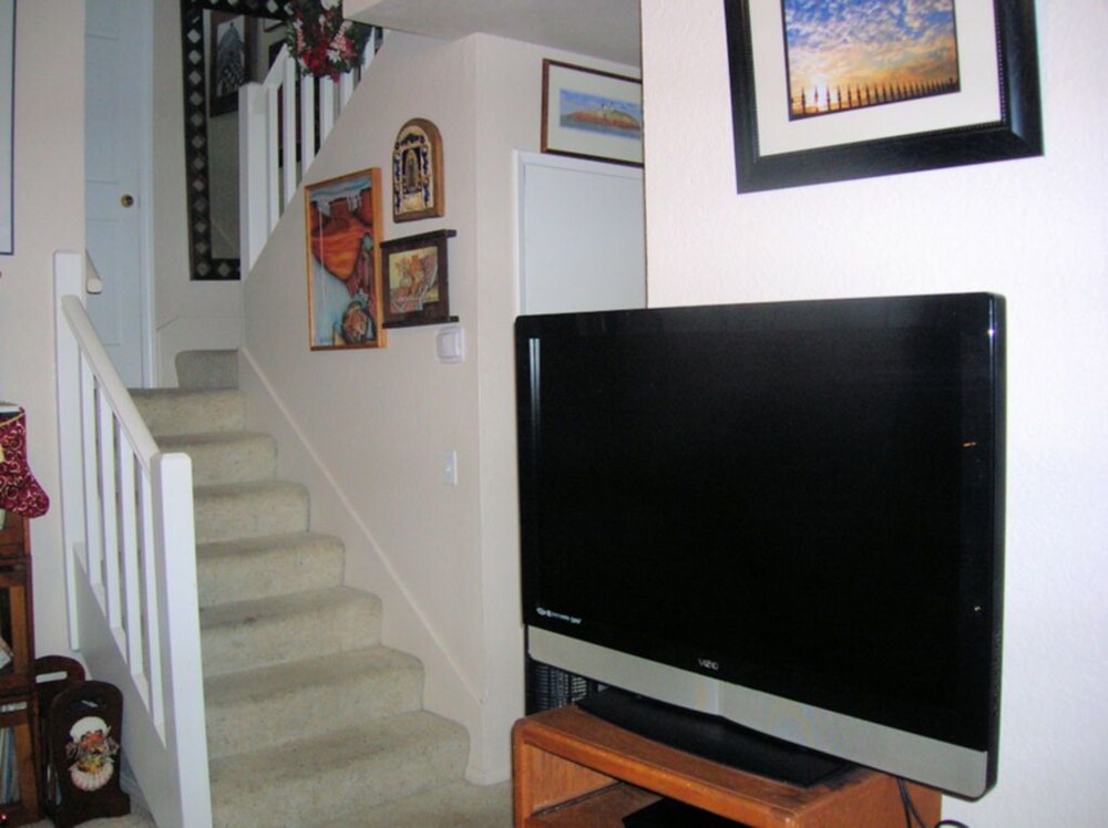 Sea Breeze Townhouse ($150.00 Cleaning Fee, Per Stay) - Living Area
