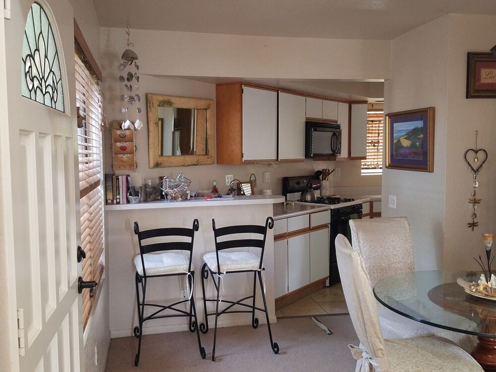 Sea Breeze Townhouse ($150.00 Cleaning Fee, Per Stay) - In-Room Kitchen