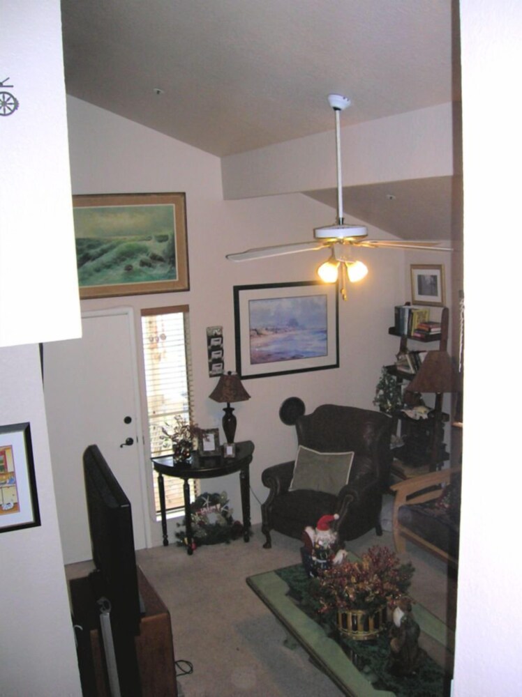 Sea Breeze Townhouse ($150.00 Cleaning Fee, Per Stay) - Living Room