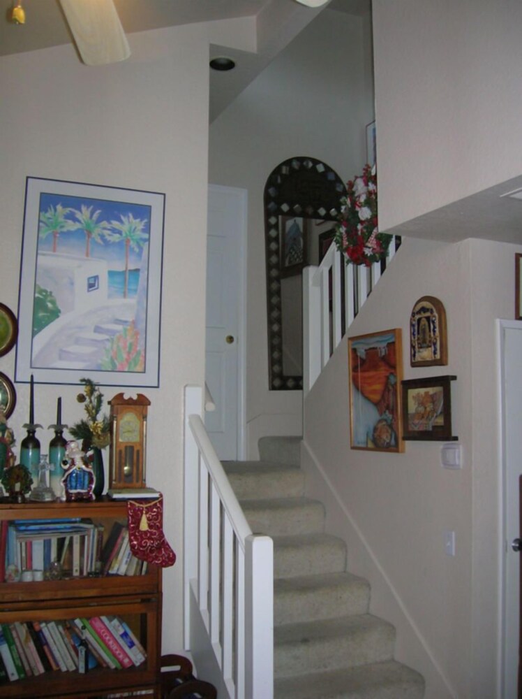 Sea Breeze Townhouse ($150.00 Cleaning Fee, Per Stay) - Living Room