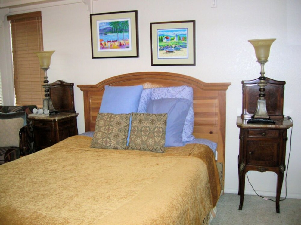 Sea Breeze Townhouse ($150.00 Cleaning Fee, Per Stay) - Guestroom