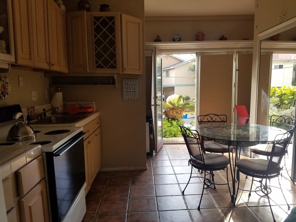 Sea Horse Studio ($50.00 Cleaning Fee, Per Stay) - In-Room Kitchen