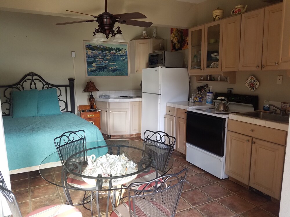 Sea Horse Studio ($50.00 Cleaning Fee, Per Stay) - In-Room Kitchen