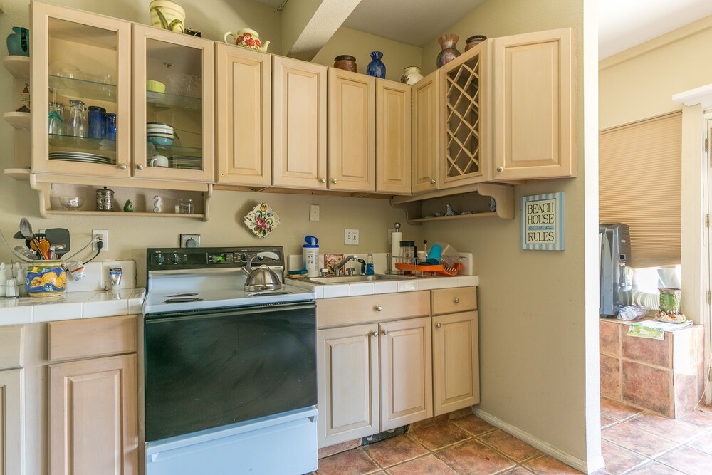 Sea Horse Studio ($50.00 Cleaning Fee, Per Stay) - In-Room Kitchen