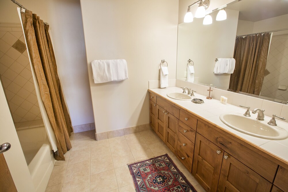 Condo, 3 Bedrooms (C103) - Bathroom
