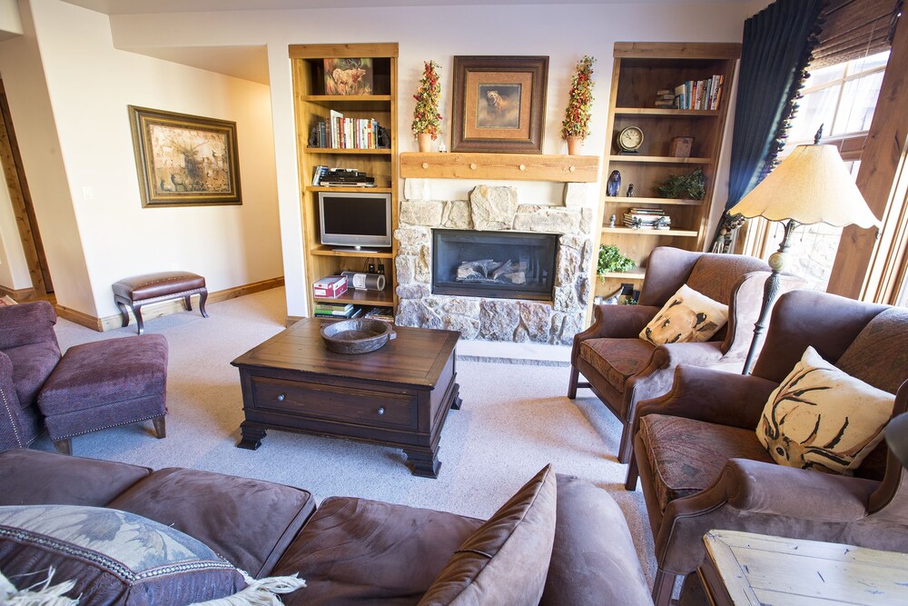 Condo, 3 Bedrooms (C103) - Living Area