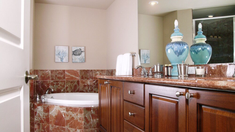 Deep Soaking Bathtub