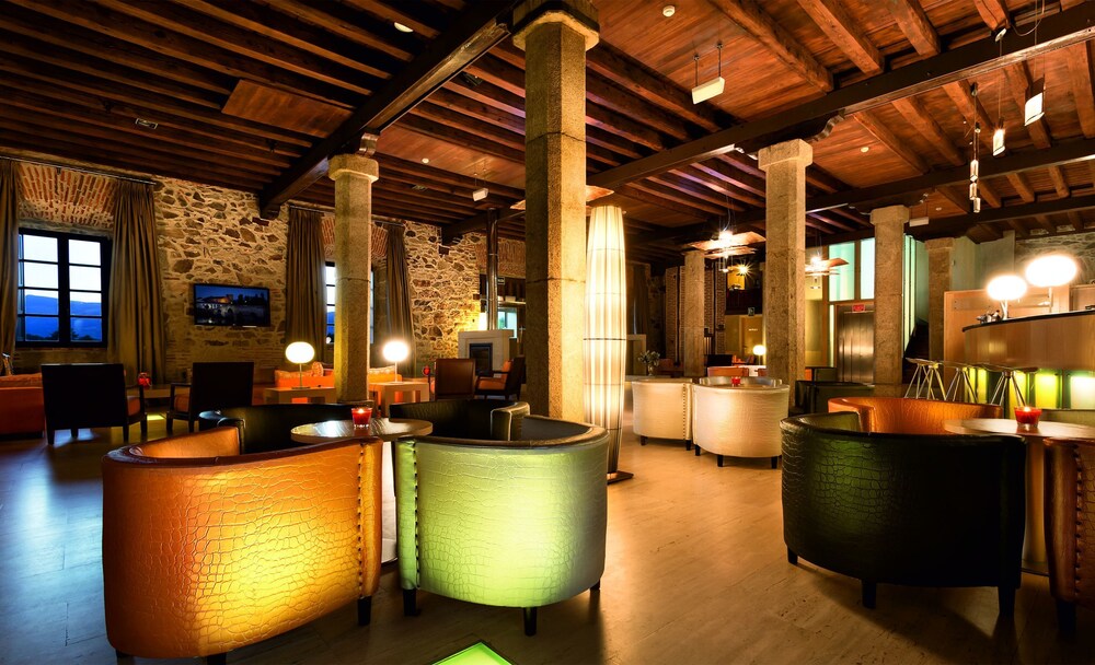 Hotel Lounge