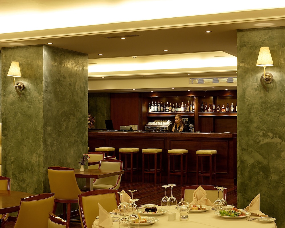 Hotel Bar
