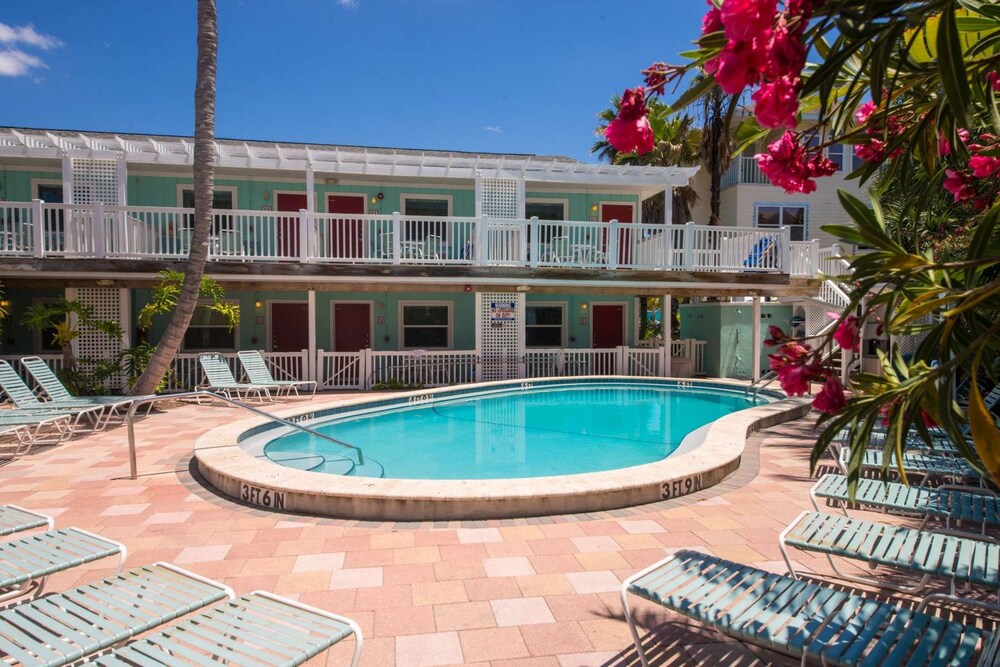 Pool, Tropic Isle at Anna Maria Island Inn