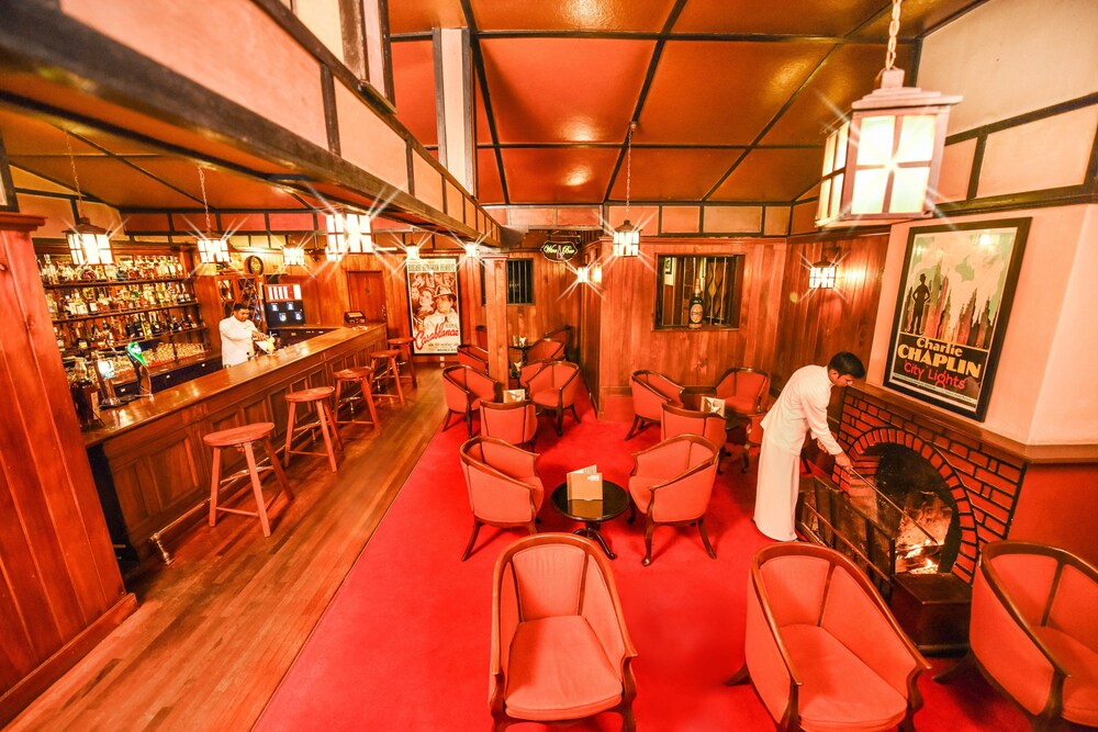 Hotel Bar