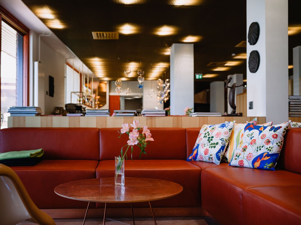 Hotel Lounge
