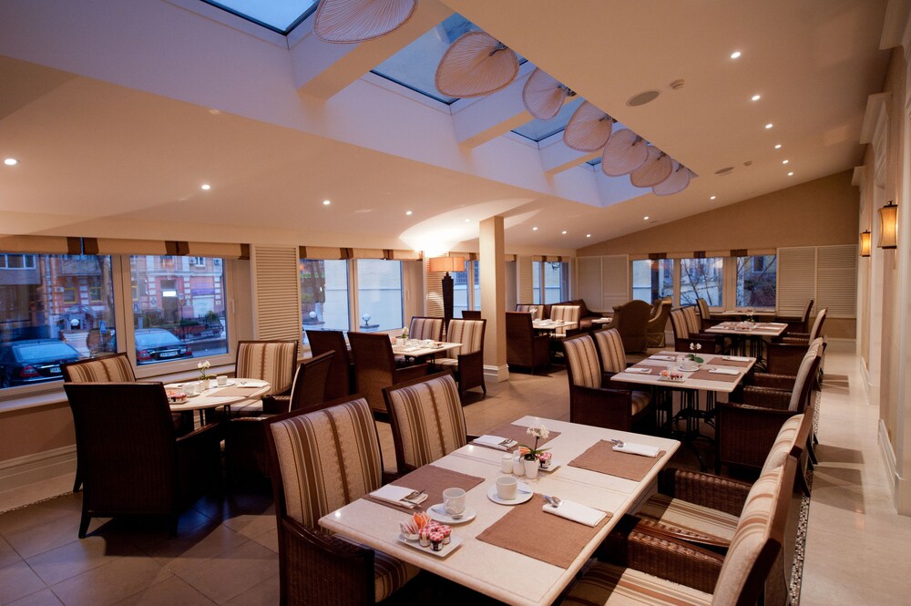Couples Dining