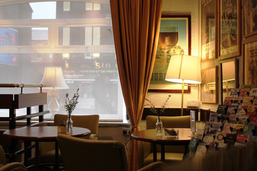 Hotel Bar
