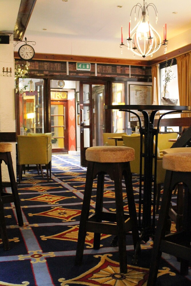 Hotel Bar