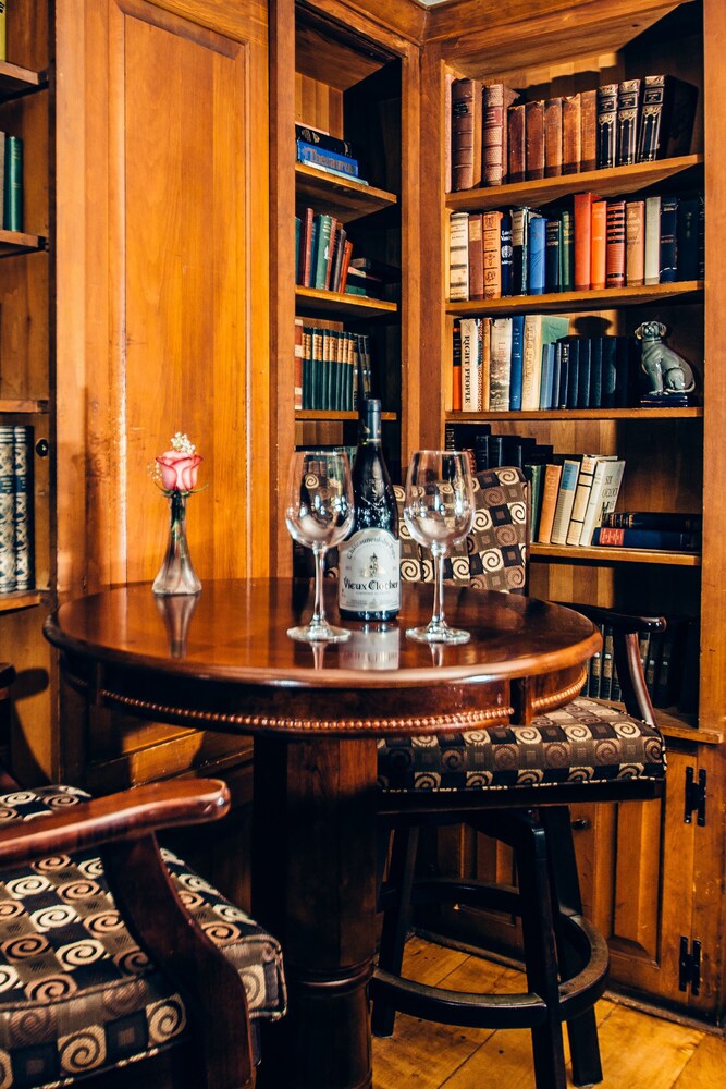 Hotel Bar