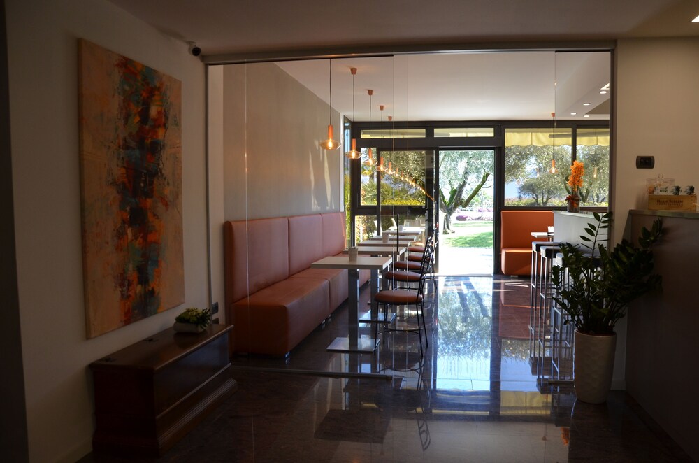 Hotel Lounge
