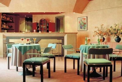 Hotel Bar