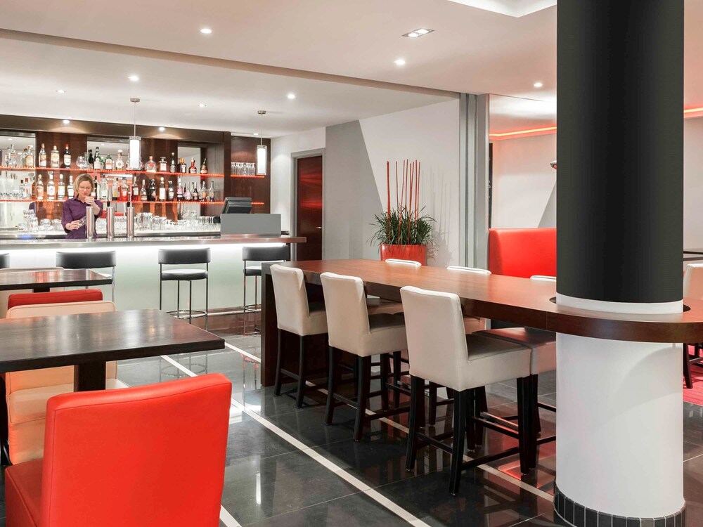 Hotel Bar