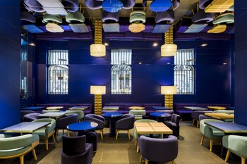 Hotel Bar