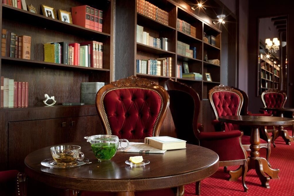 Hotel Lounge