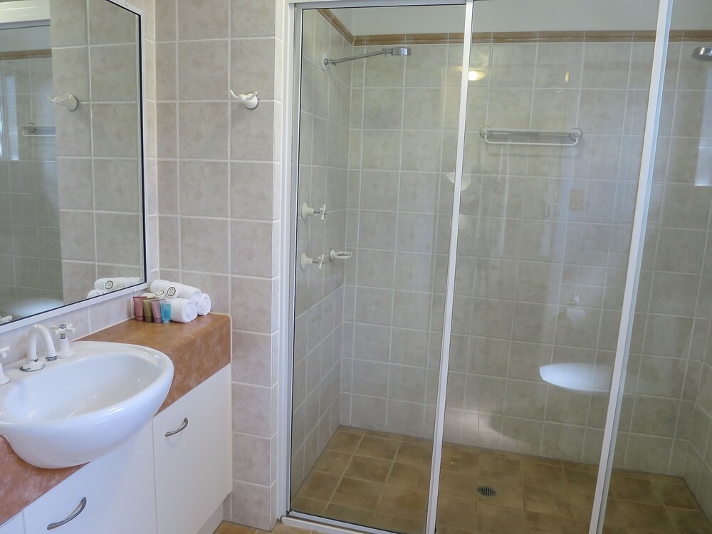Suite, 2 Bedrooms - Bathroom