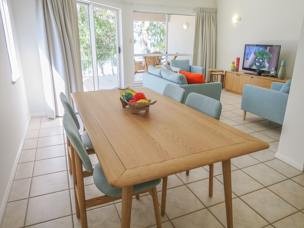 Suite, 2 Bedrooms - In-Room Dining